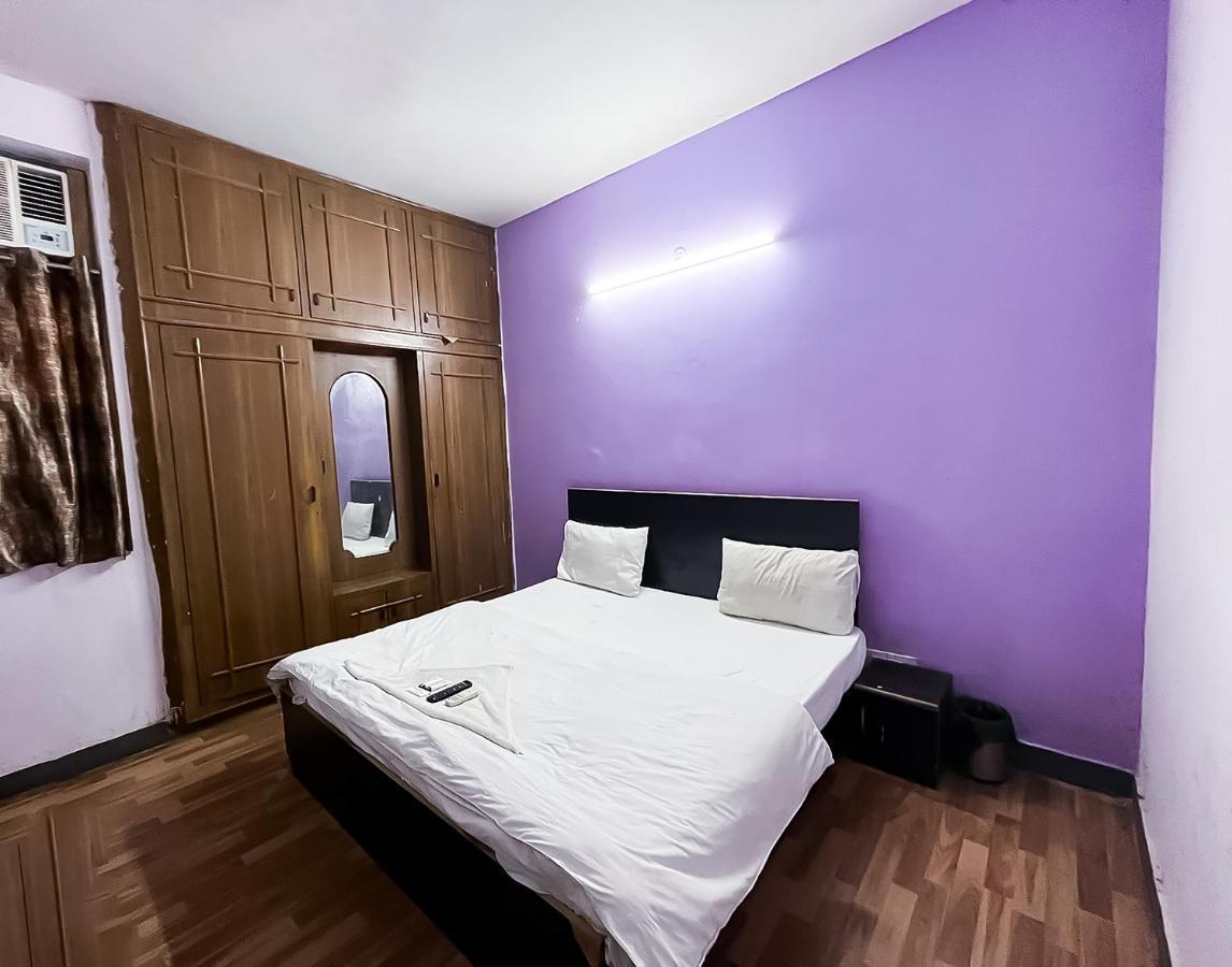 Hotel Roomshala 119 Jps Near Pvr Vikas Puri New Delhi
