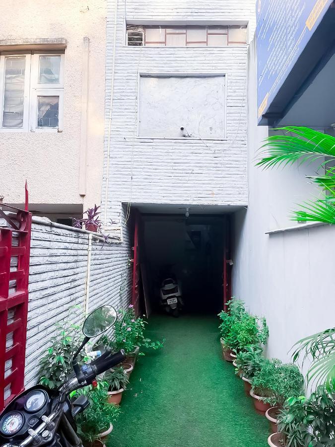 Hotel Roomshala 119 Jps Near Pvr Vikas Puri