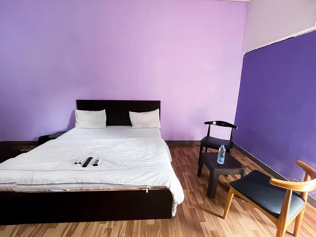 Roomshala 119 Jps Near Pvr Vikas Puri 3*